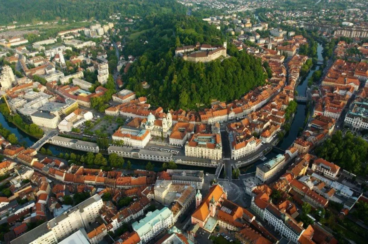 Nice Apartment With Free Car Parking, Wifi And Bikes For Free Lubiana